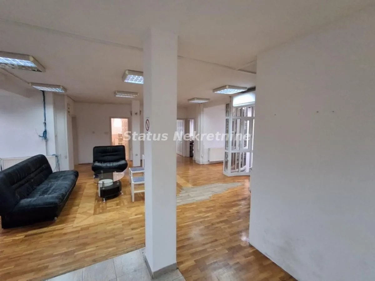 Izdavanje, stan, 170m², Centar, Novi Sad