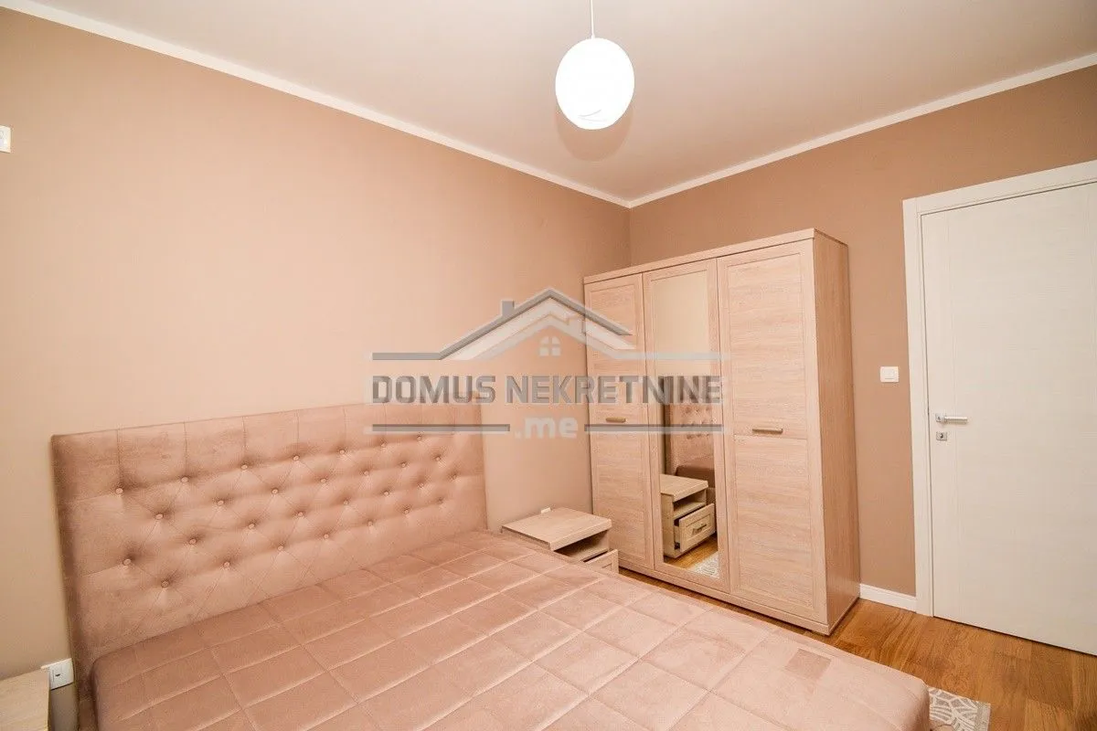 Izdavanje, jednosoban stan, 49m², Central Point, Podgorica