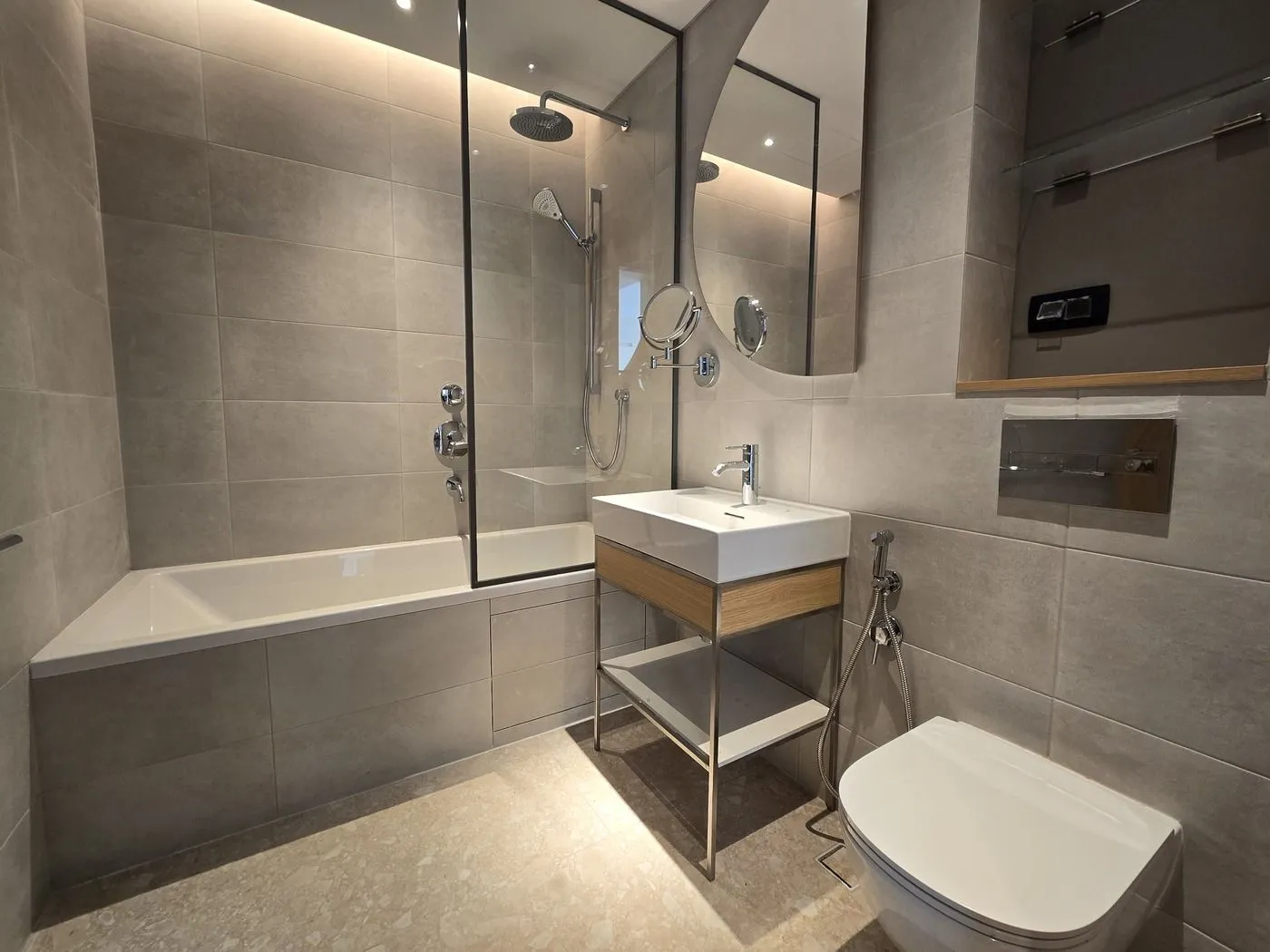 Prodaja, dvosoban stan, 93m², Tivat, Crna Gora