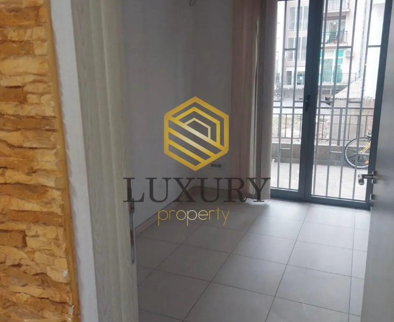 Izdavanje, poslovni prostor, 172m², 1 maj, Podgorica