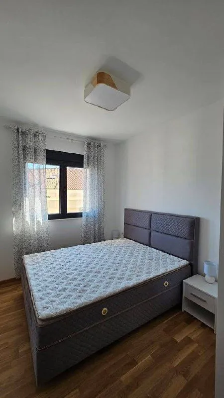Izdavanje, jednosoban stan, 52m², Rozino, Budva
