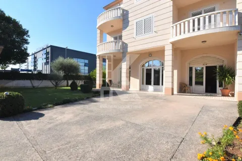 Prodaja, kuća, 752m², Zelenika, Podgorica - image 3