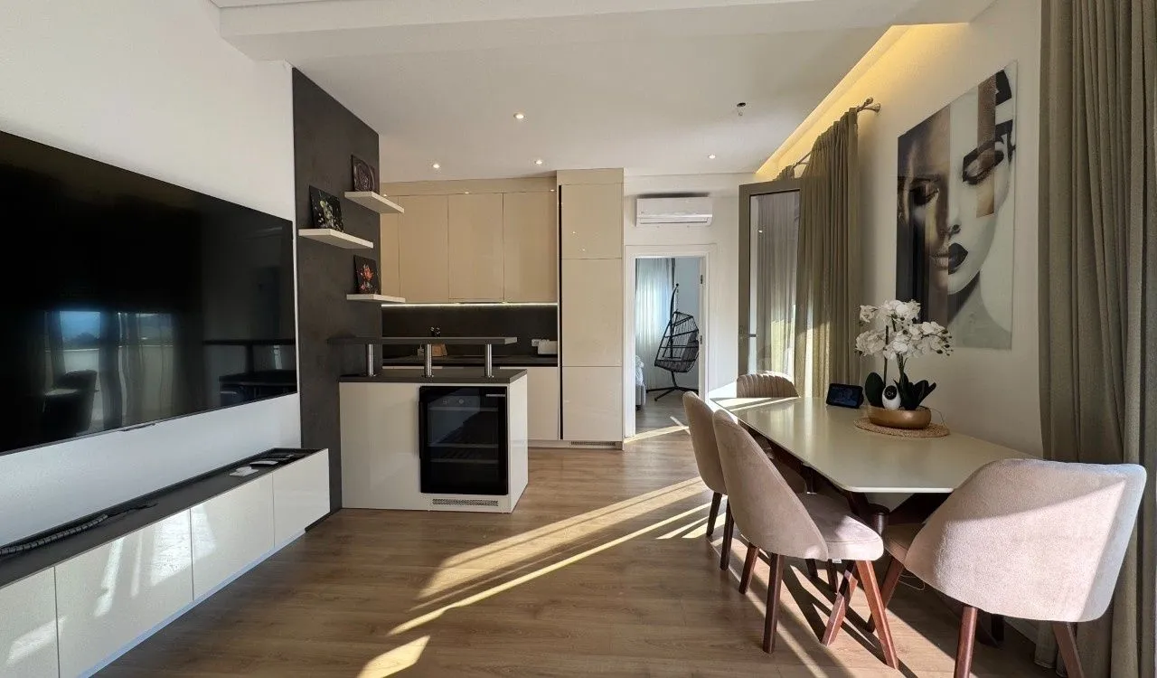 Prodaja, dvosoban stan, 90m², Tivat, Crna Gora
