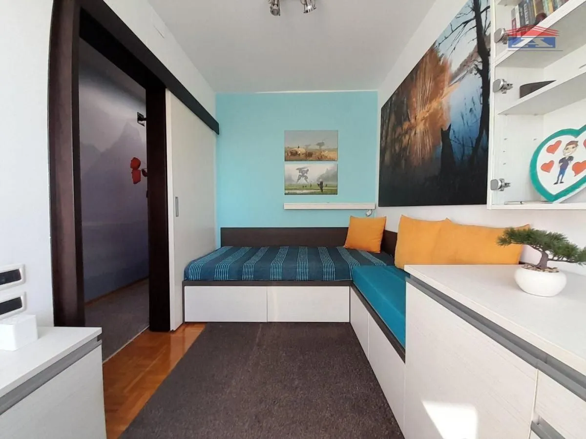 Prodaja, četvorosoban stan, 70m², Bulevar Oslobodjenja, Novi Sad Sve Podlokacije