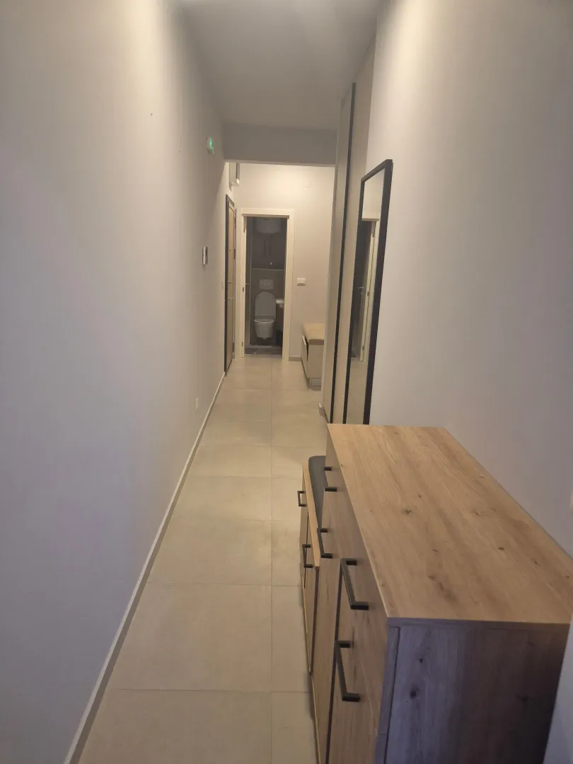 Izdavanje, trosoban stan, 101m², Vezirov Most, Podgorica