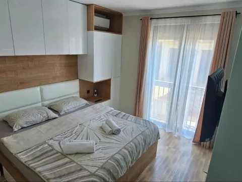 Izdavanje, jednosoban stan, 40m², Tivat, Crna Gora - image 4
