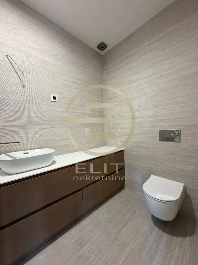 Prodaja, stan, 120m², Stari grad, Novi Sad