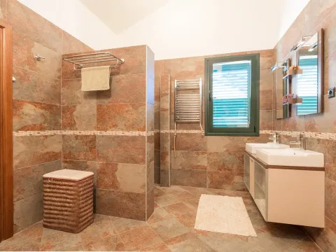 Sale, house, 365m², Dobrota, Kotor - image 18