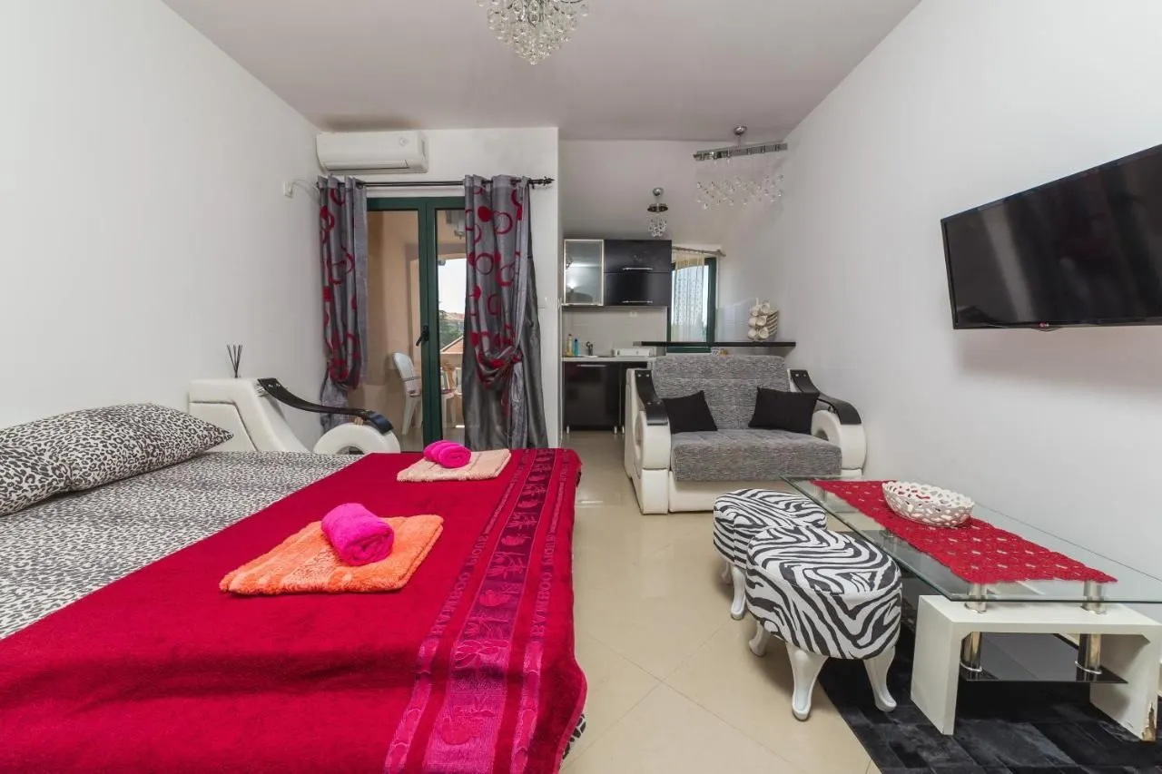 Izdavanje, kuća, 300m², Dubovica, Budva