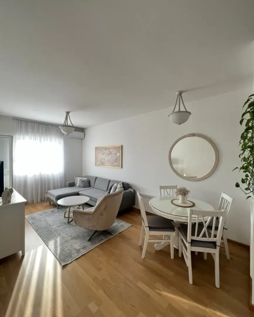 Izdavanje, jednosoban stan, 42m², Pobrežje, Podgorica