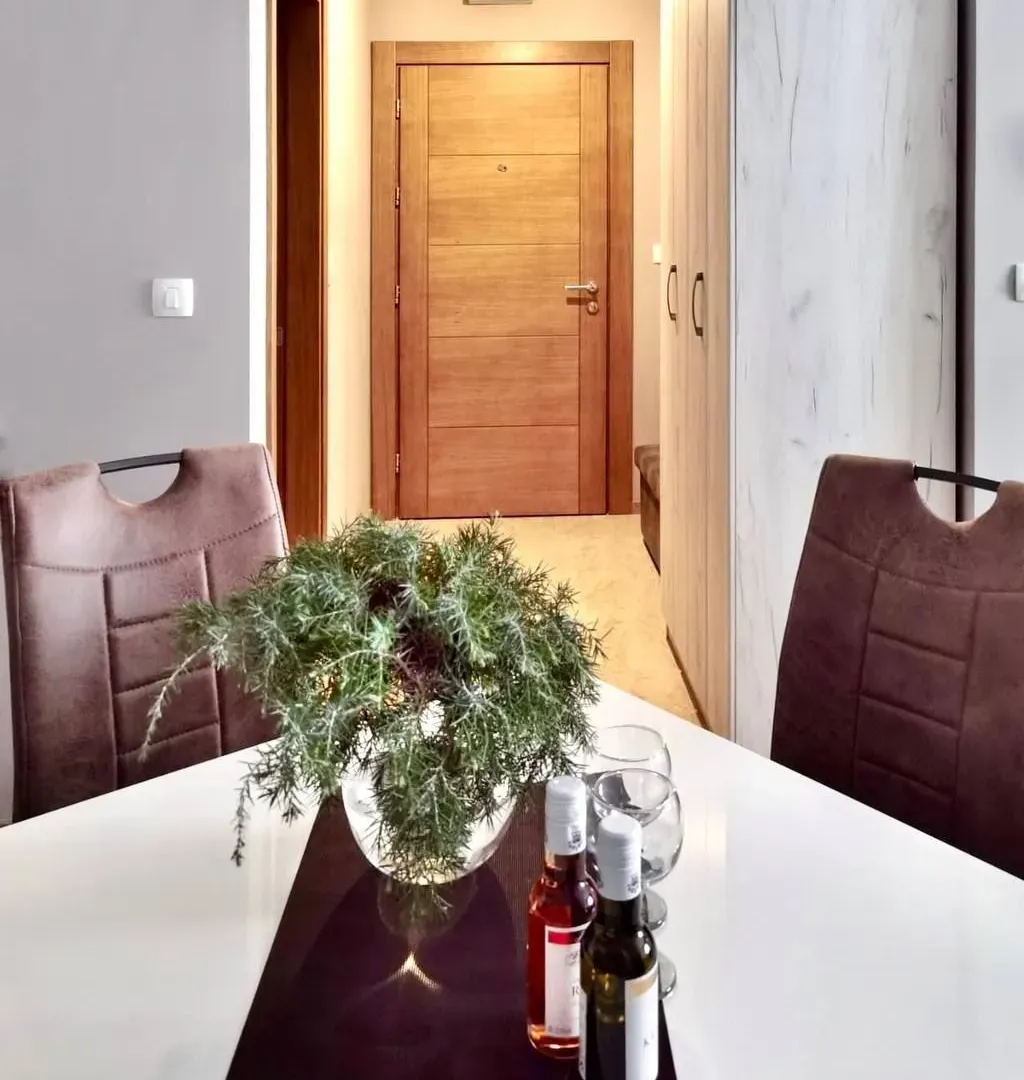 Izdavanje, jednosoban stan, 53m², Centar, Budva