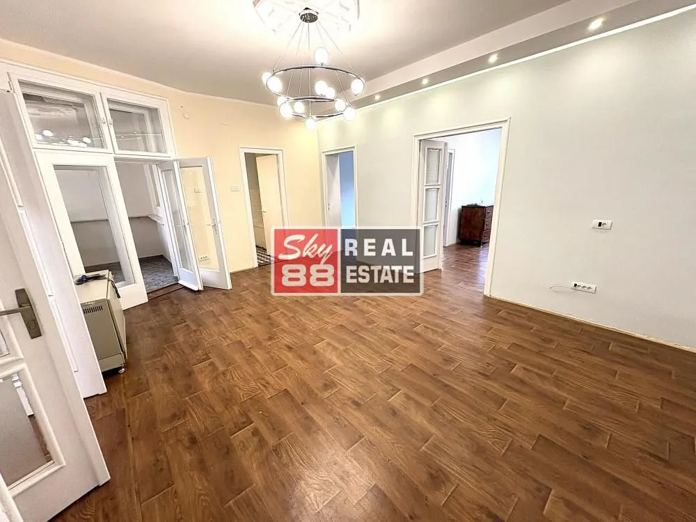 Izdavanje, četvorosoban stan, 110m², Vračar Sve Podlokacije, Beograd