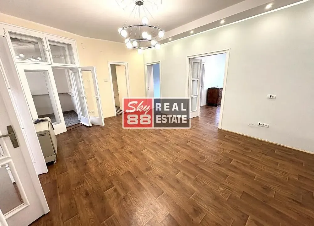 Izdavanje, četvorosoban stan, 110m², Vračar Sve Podlokacije, Beograd