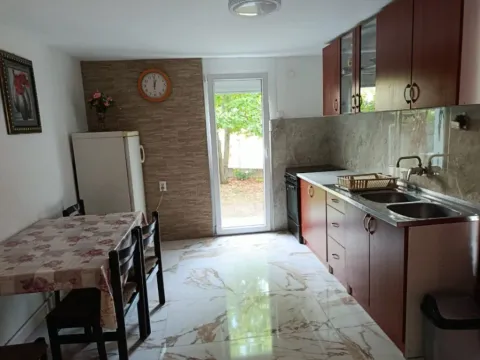 Izdavanje, jednosoban stan, 50m², Mrčevac, Tivat - image 6