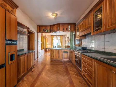 Prodaja, kuća, 670m², Gorica C, Podgorica - image 11