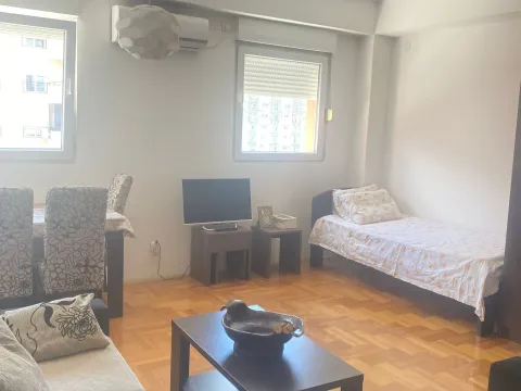 Izdavanje, garsonjera, 35m², City Kvart, Podgorica - image 4