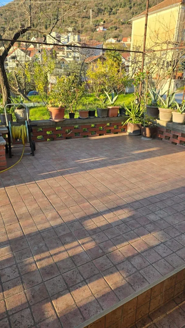 Izdavanje, jednosoban stan, 45m², Mažina, Tivat