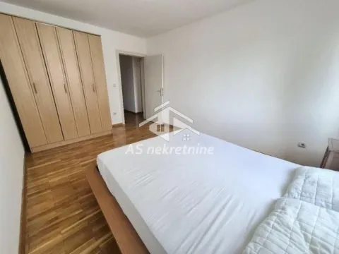 Rent, three bedroom apartment, 85m², Južni Bulevar, Vračar Sve Podlokacije - image 19