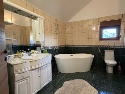 Izdavanje, stan, 285m², Gorica C, Podgorica - image 13