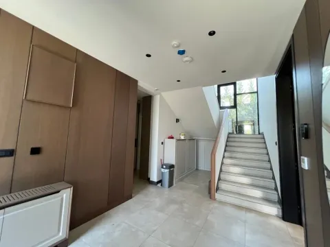 Izdavanje, kuća, 230m², Gornja Gorica, Podgorica - image 7