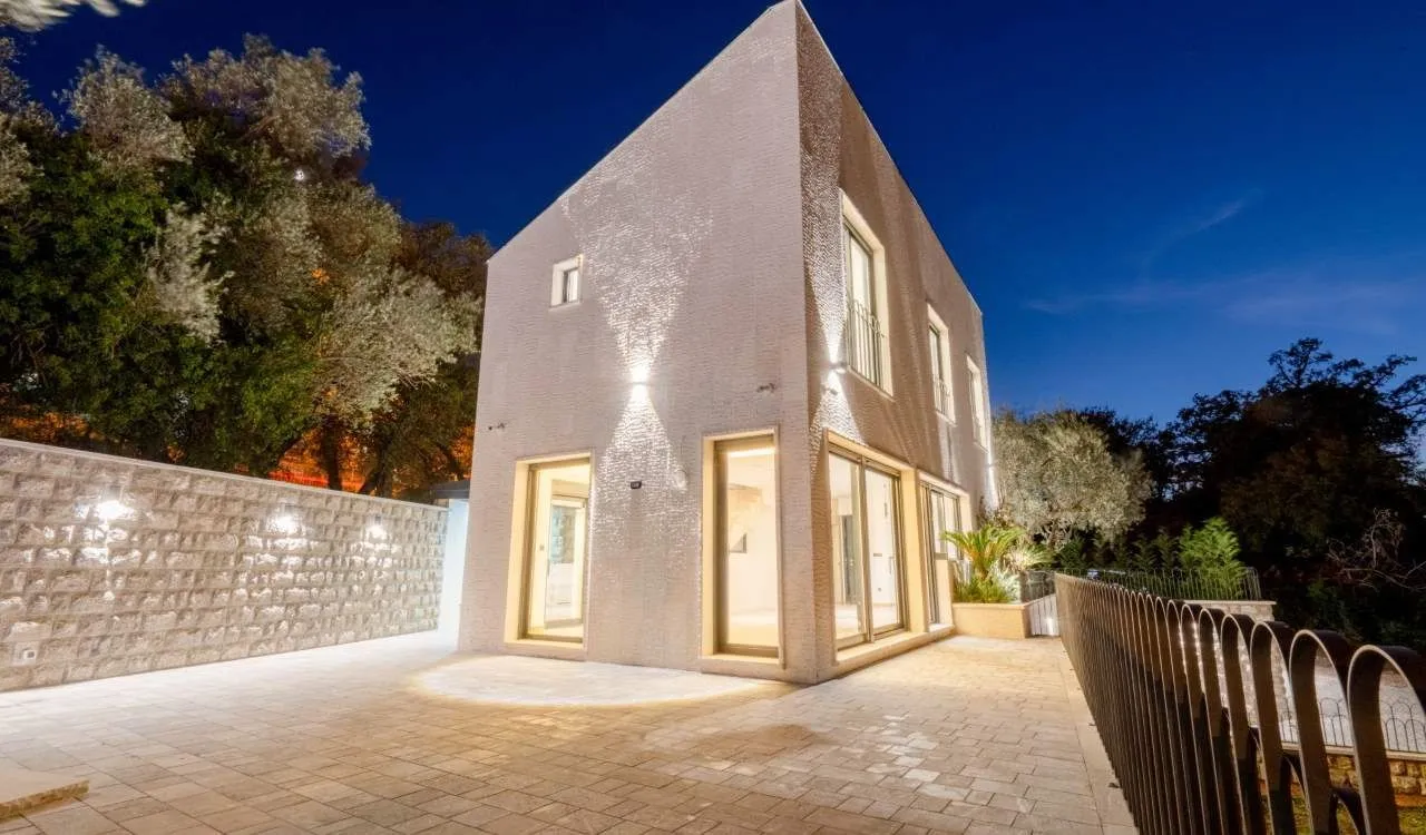 Sale, house, 240m², Kamenovo, Budva