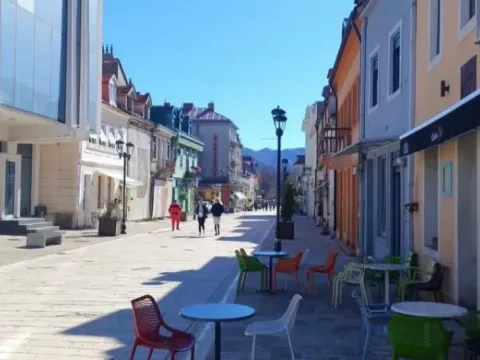 Izdavanje, poslovni prostor, 85m2, Centar, Cetinje Izdavanje, poslovni prostor, 85m2, Centar, Cetinje