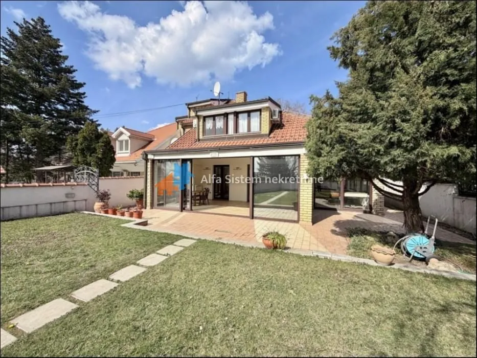 Rent, house, 300m², Čukarica, Beograd