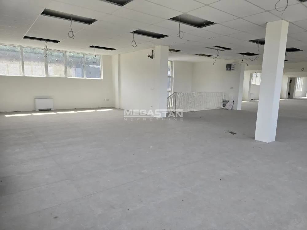Rent, office space, 600m², Žarkovo, Beograd