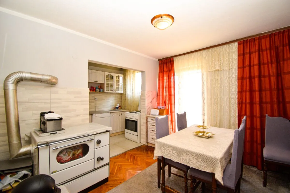 Prodaja, kuća, 300m², Stari Aerodrom, Podgorica