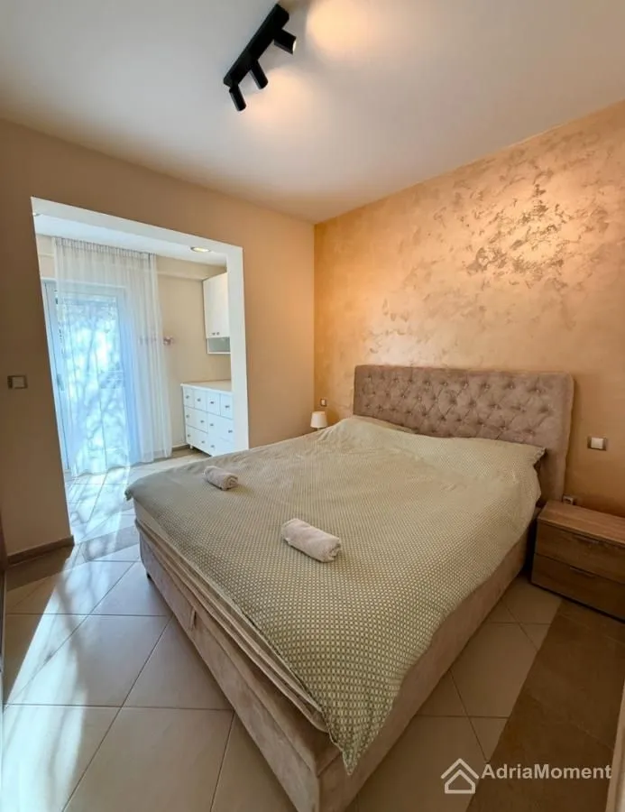Sale, one bedroom apartment, 74m², Dobrota, Kotor
