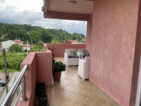 Rent, one bedroom apartment, 84m², Bonići, Tivat - image 11