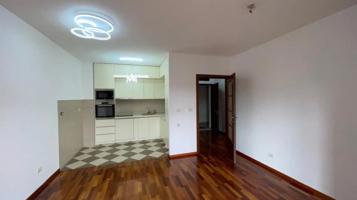 Izdavanje, dvosoban stan, 76m², City Kvart, Podgorica
