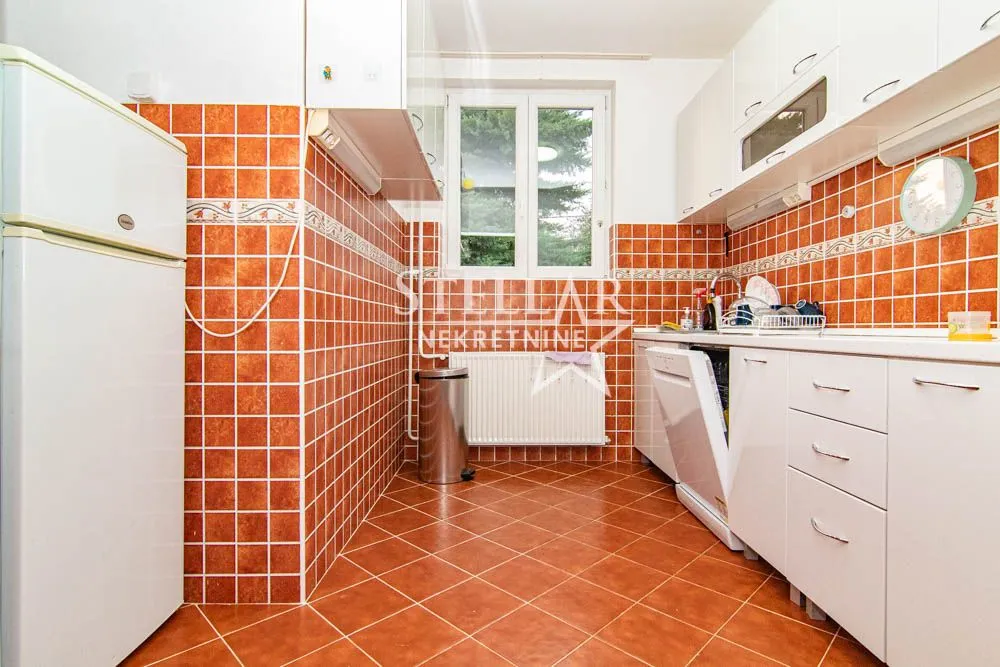 Izdavanje, kuća, 250m², Zagorič, Podgorica