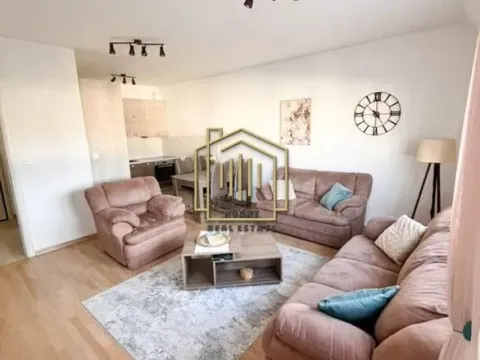 Izdavanje, dvosoban stan, 63m², Blok 9, Podgorica