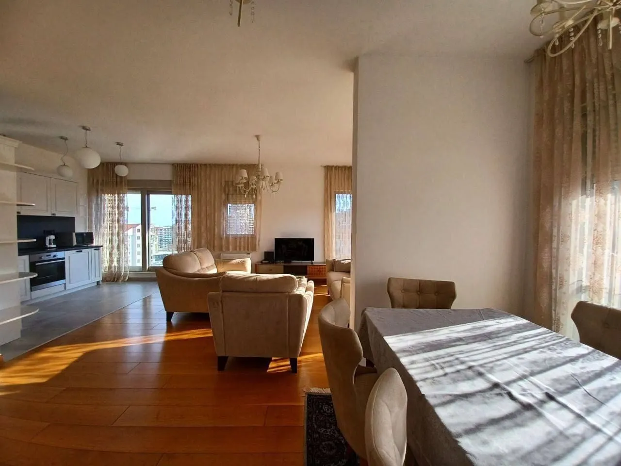 Izdavanje, trosoban stan, 103m², Centar, Budva