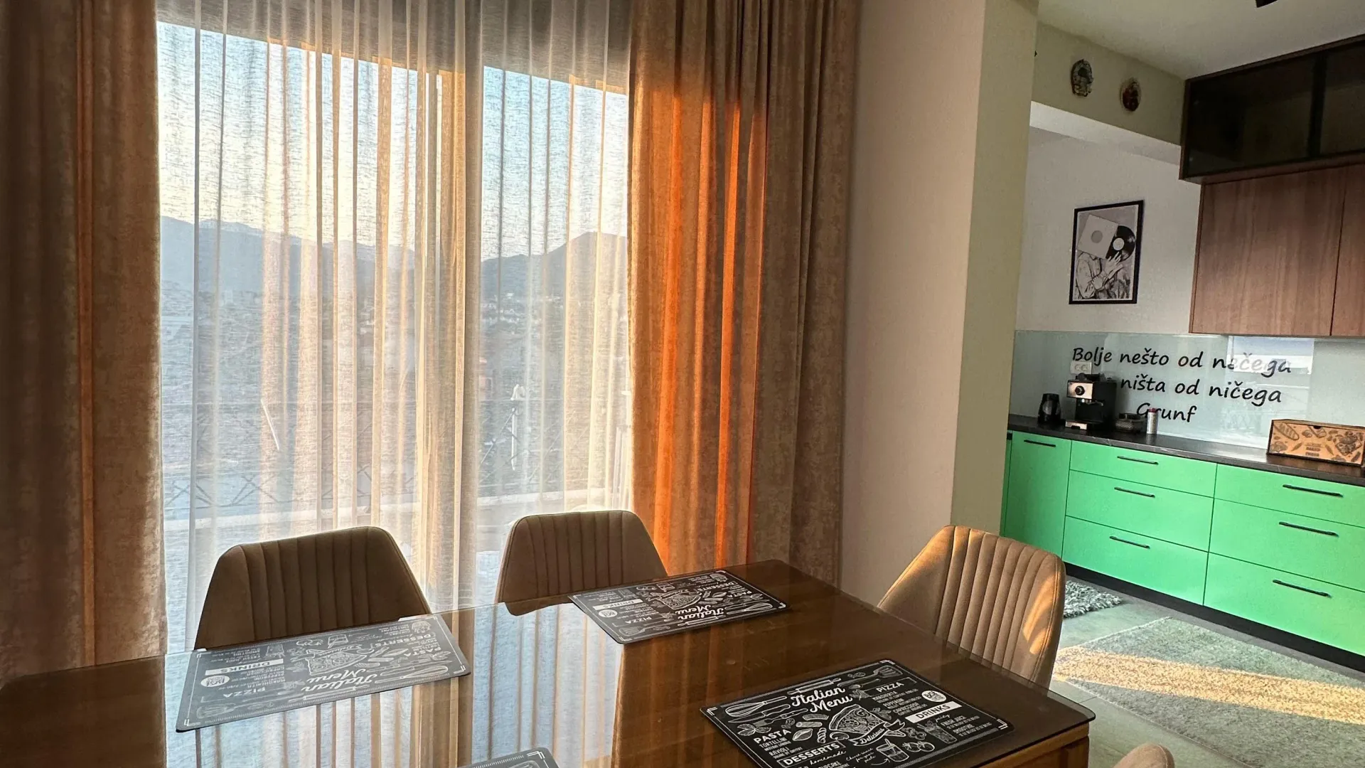 Izdavanje, dvosoban stan, 70m², Kalimanj, Tivat