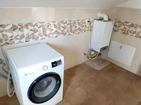 Izdavanje, dvosoban stan, 50m², Salajka, Novi Sad Sve Podlokacije - image 2