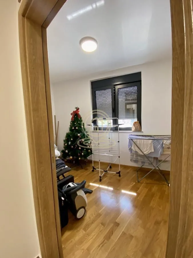Rent, four bedroom apartment, 100m², Medijana, Niš