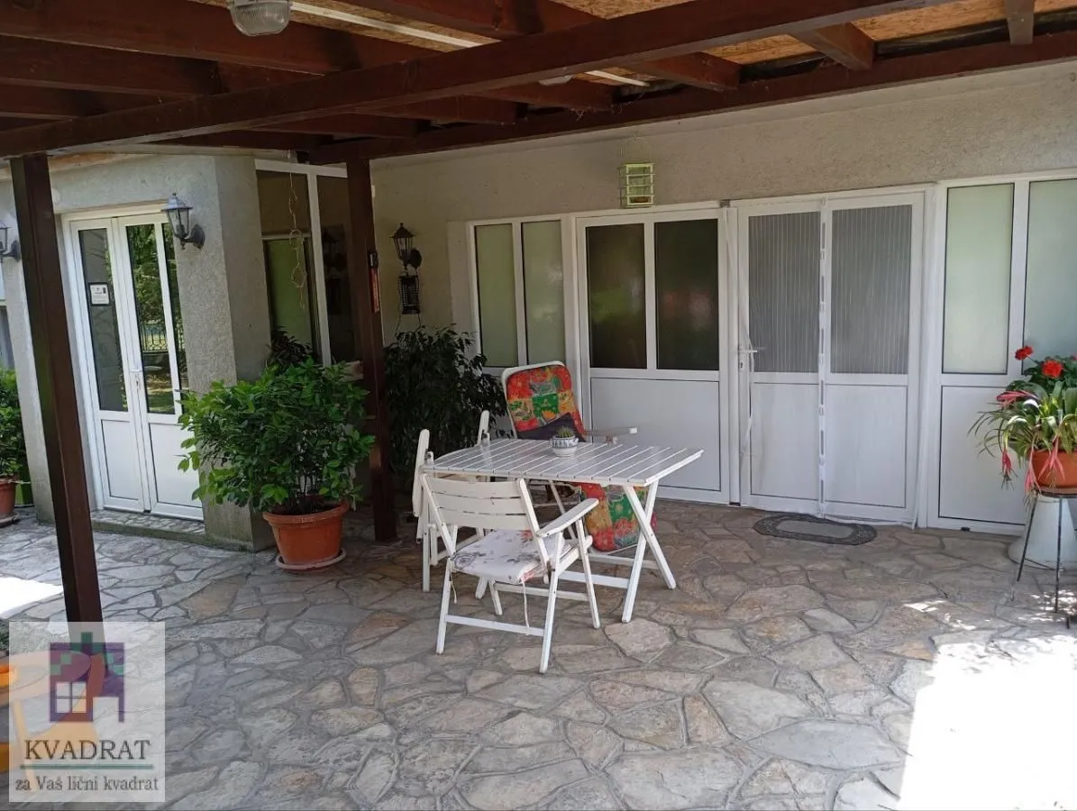 Prodaja, kuća, 270m², Mesarci, Vladimirci