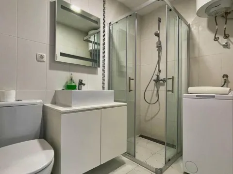 Rent, one bedroom apartment, 57m², Budva, Crna Gora - image 12