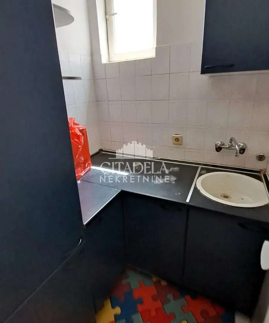 Izdavanje, kuća, 200m², Čukarica, Beograd