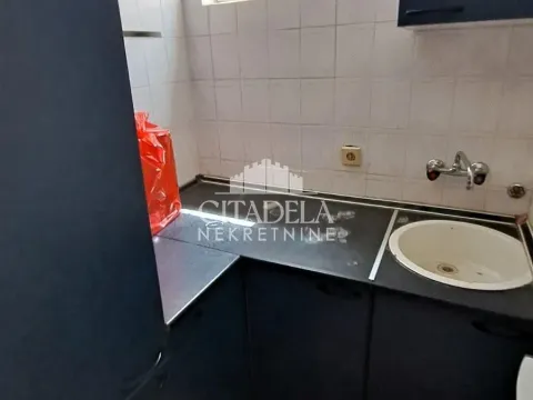 Rent, house, 200m², Čukarica, Beograd - image 5