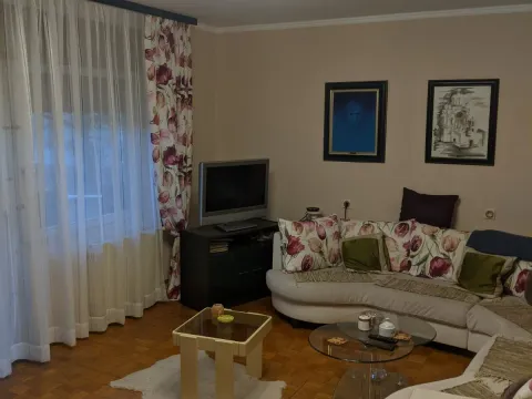 Kuća in Tavrića obori