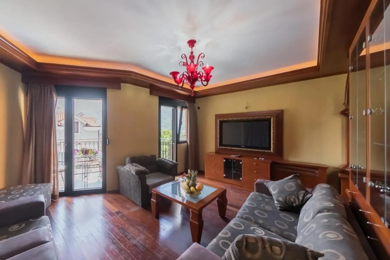 Prodaja, dvosoban stan, 80m², Dobrota, Kotor