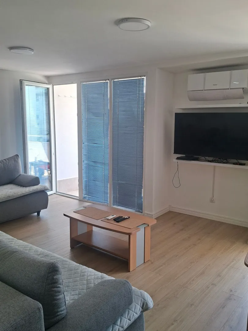 Izdavanje, jednosoban stan, 58m², Centar, Bar