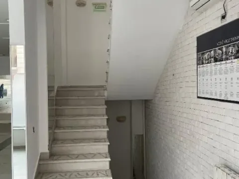 Izdavanje, poslovni prostor, 362m², Slavija, Vračar Sve Podlokacije - image 6