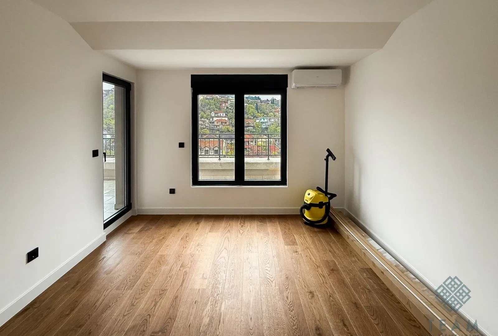 Izdavanje, trosoban stan, 163m², Preko Morače, Podgorica