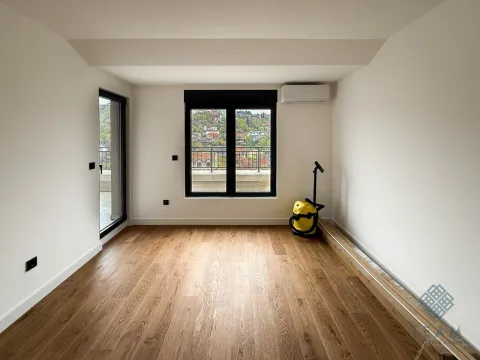 Izdavanje, trosoban stan, 163m², Preko Morače, Podgorica - image 12