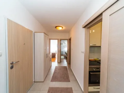 Izdavanje, dvosoban stan, 78m², Autobuska stanica, Podgorica - image 8