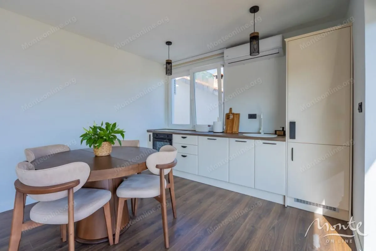 Sale, house, 300m², Markovići, Budva